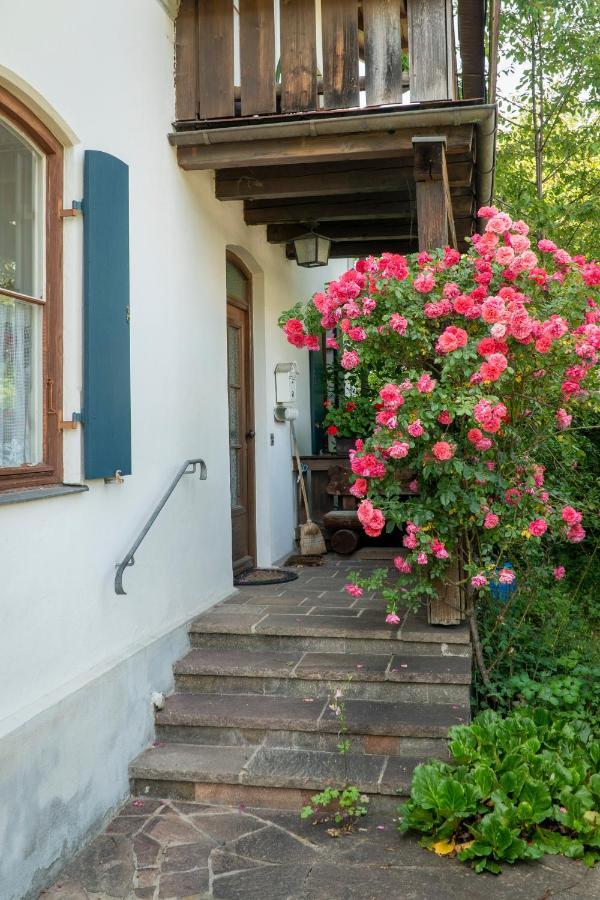 Landhauswohnung Mit Wildromantischem Garten